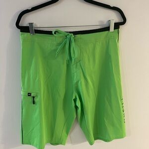 Men’s size 32 waist O’NEILL board shorts (swim shorts)